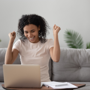 Woman receiving results of email campaign. DigitUpMkt.com